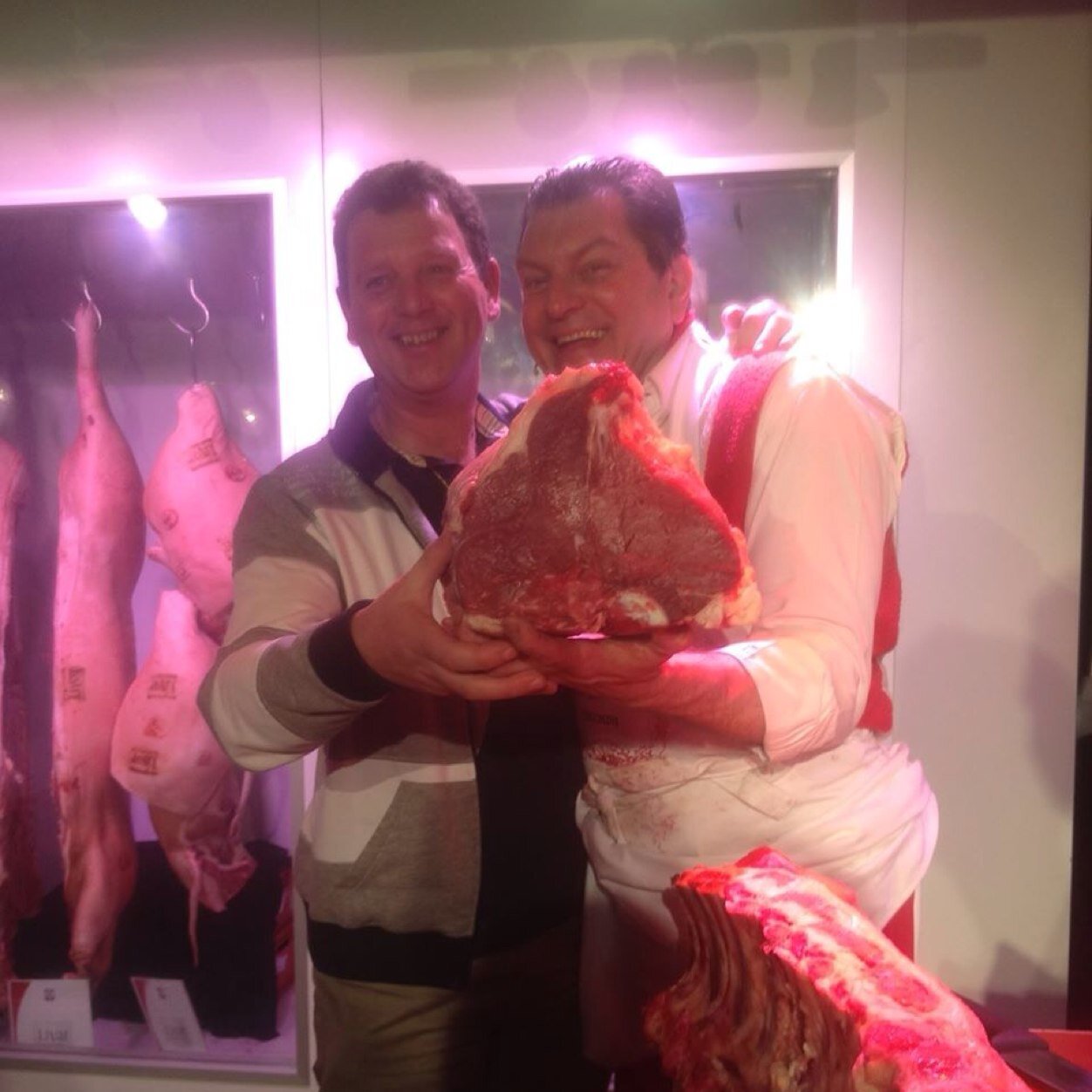 Al meer dan 60 jaar ambacht, passie en vakmanschap in het (groene) hart van Bodegraven. Beleef het echte vakmanschap in onze duurzame worstmakerij.