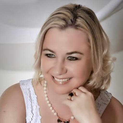 Transformando materiales naturales para dar belleza, Hacemos tus joyas soñadas totalmente a mano y exclusivas con hilo de plata, piedras preciosas y todo amor.