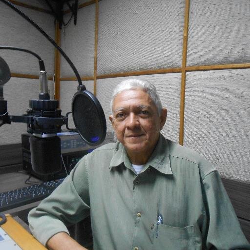 Jornalista, radialista, professor.
