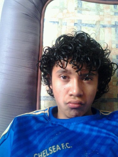 estudiante que busca carrera de musico o futbolista
