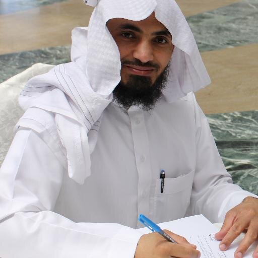 باحث وكاتب اعلامي .. مهتم، مغرم، متيم  بعروس الحرف.. أرتشف وأقتطف، وأحدو وأشدو، وهنا أحلق باتجاه الشمس أملاً أن تكون إضاءة وإضافة.. فهيا معاً