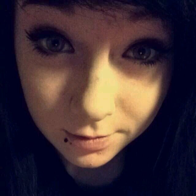 Blossom_Mayy's profile picture. I love Yashin, and Avenged Sevenfold and Of Mice & Men...like a lot..