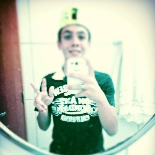 E o safadão adverte
...Não gosta de mim? pegue uma senha, sente-se e espere  que eu me importe...