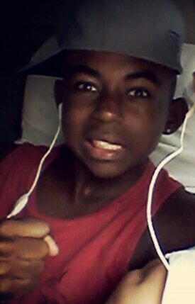 sou do rap, gosto de rap, futebol, dança, cachos no cabelo de uma mulher, me amarro, Sou evangelico, E MUITO FELIZ.