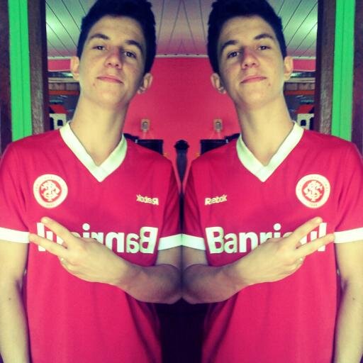 Te faço um café ou cafuné, se tu quiser. Eu te amo @PrincesDele aqui s2s2