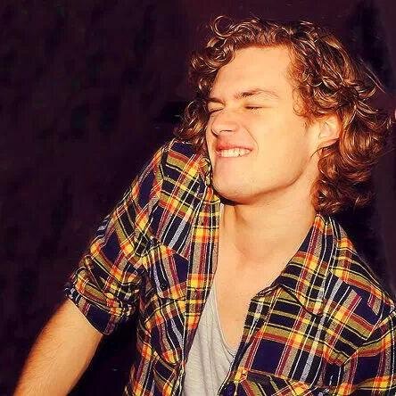 NicoJones_RPD's profile picture. Soy inglés, no ingles: La importancia del acento. Sigo siendo inocente, pero ya no soy santo. Que no bebo alcohol, coño, que prefiero el zumo.  #RPDesBarricades