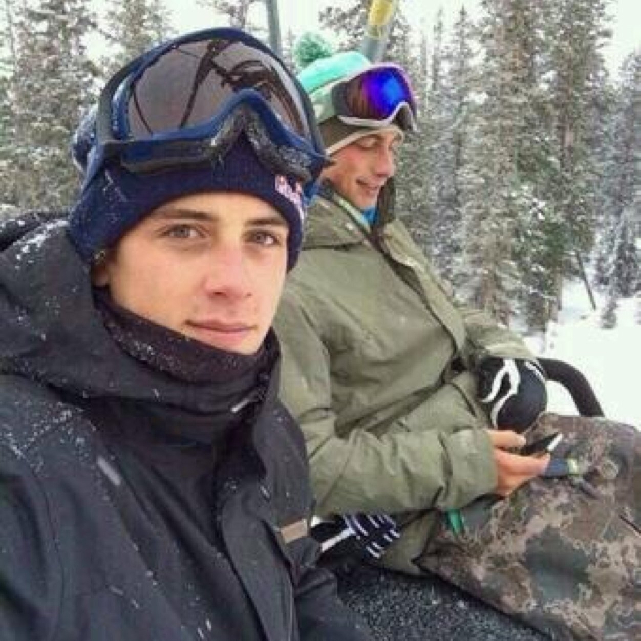 Fan account for the McMorris brothers, the best snowboarders there are (: @markmcmorris @craig_mcmorris
