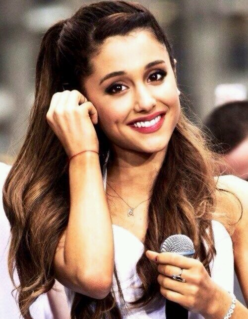 Free Follow ~ don't follow me, follow her @ArianatorAriGra please, she will always follow you back !!! FOLLOW HER, PLEASE & THANK YOU