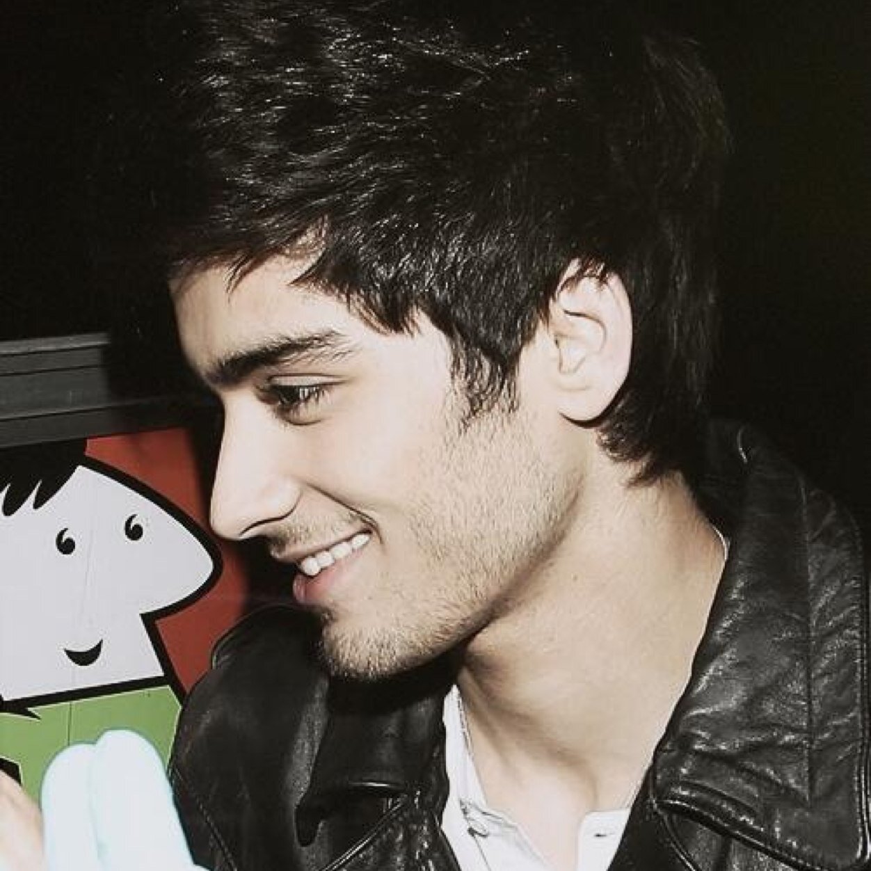 ask for a follow back on @raybanzouis