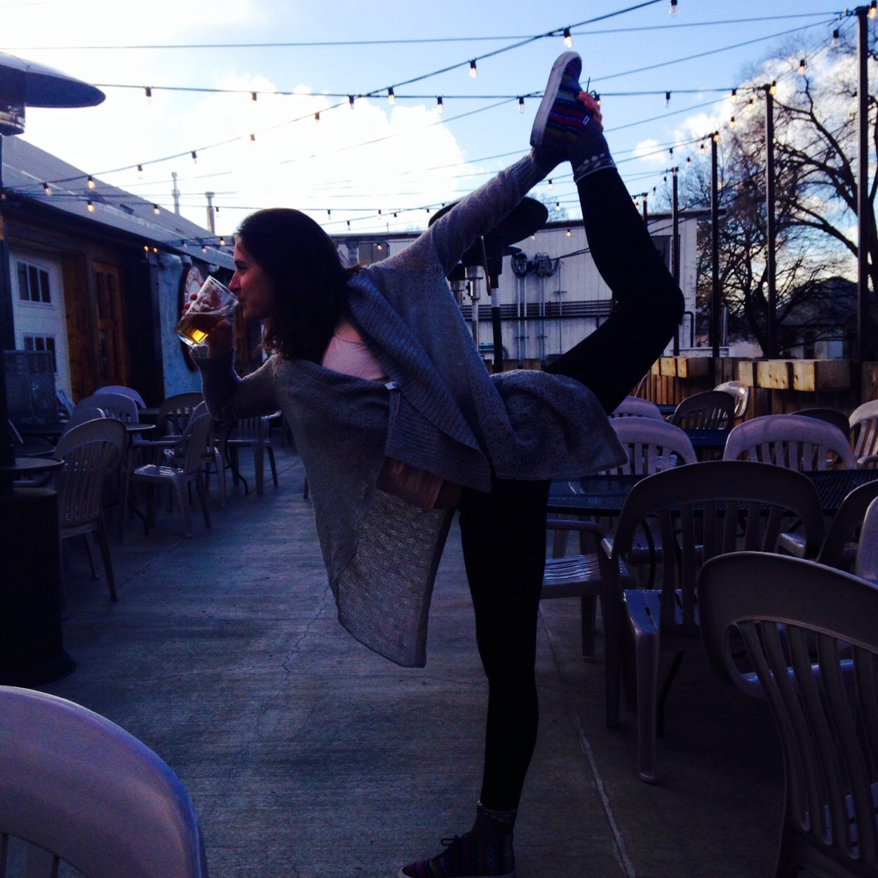 Traveling yoga teacher, young and free!!