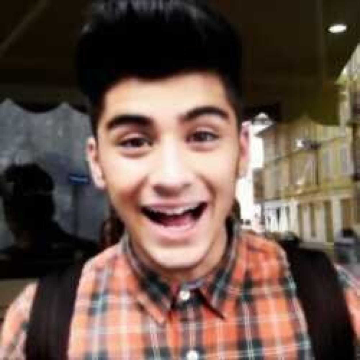 FOLLOW ~~~~~~~ @zayngirI1D
