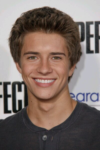 hay im chase henderson im a bad boy remember that   taken by @BellaLynchBam love her so back off !