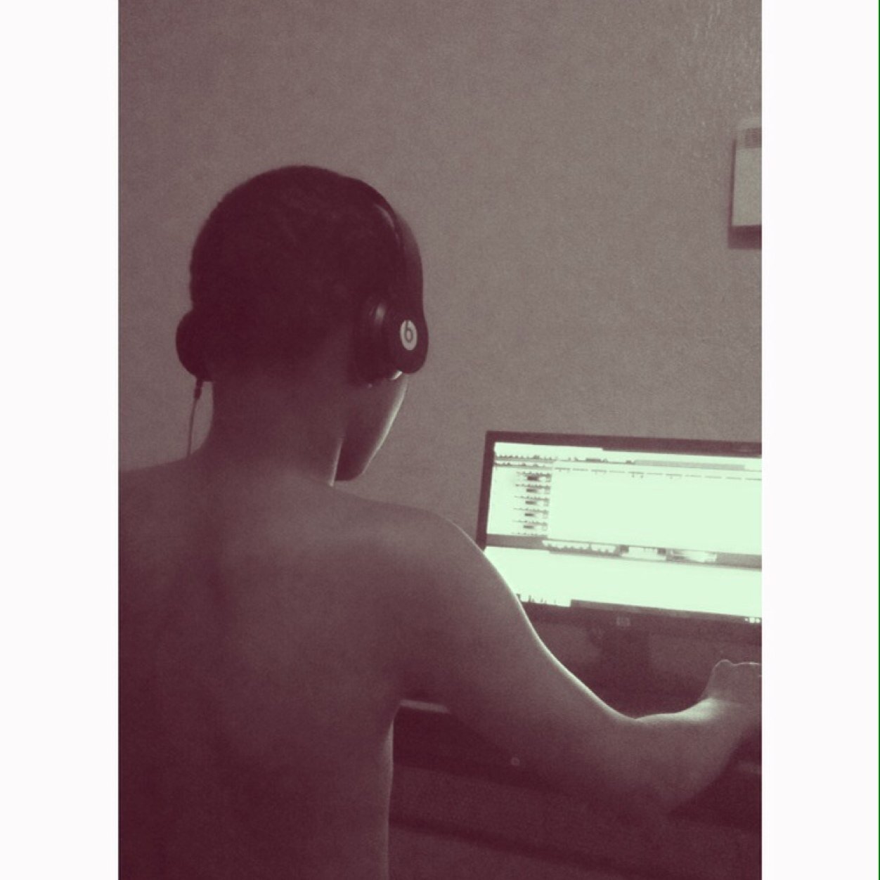 Single シ follow me i follow back IG:CaptainTrill_ Kik: CaptainTrill_