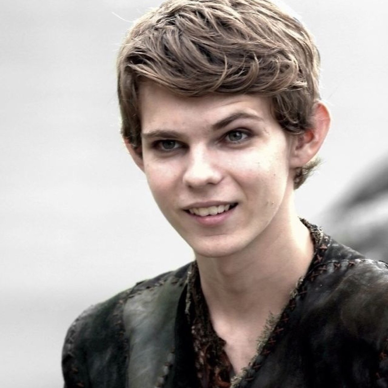I fangirl over Robbie Kay at an unhealthy rate