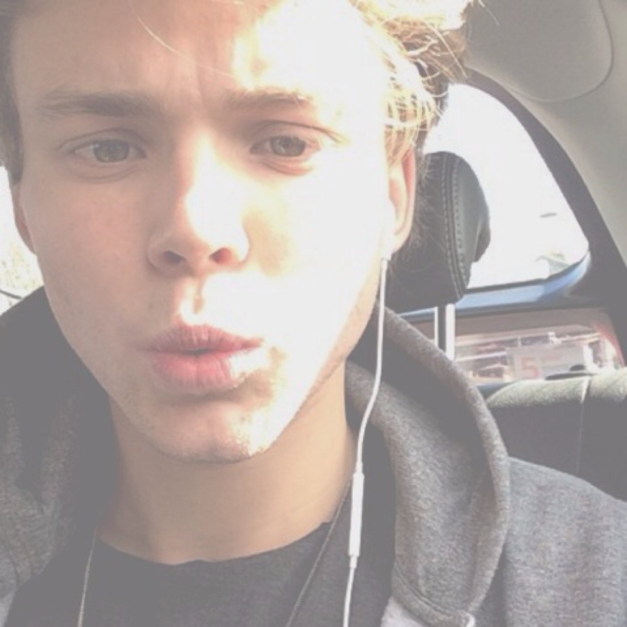 hi hi hi follow @wdwliam