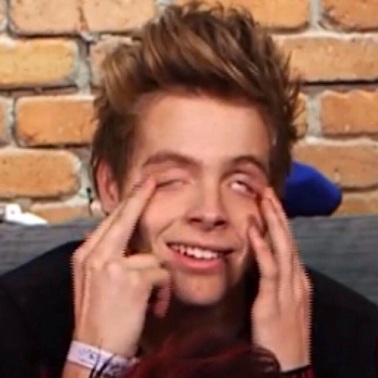 follow @cliffordscaylen