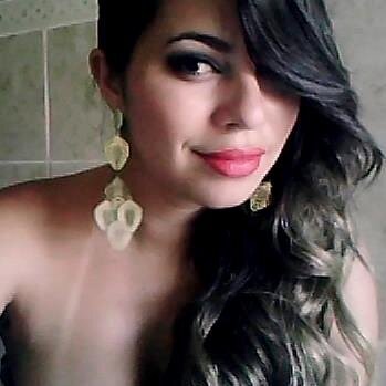 Cuiteense, atriz, ariana, FLAMENGUISTA, vaidosa, impulsiva, indecisa, curiosa, branquela, baixinha e FELIZ!!!
