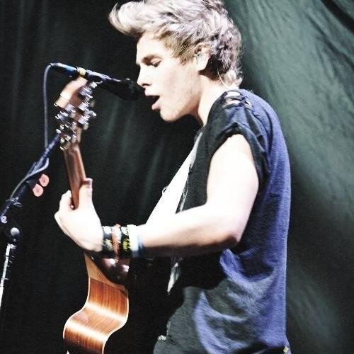 pvnkpayno's profile picture. please follow @pxnkpayno bc she gave you this free follow :) xx ❤❤❤ @pxnkpayno ❤❤❤