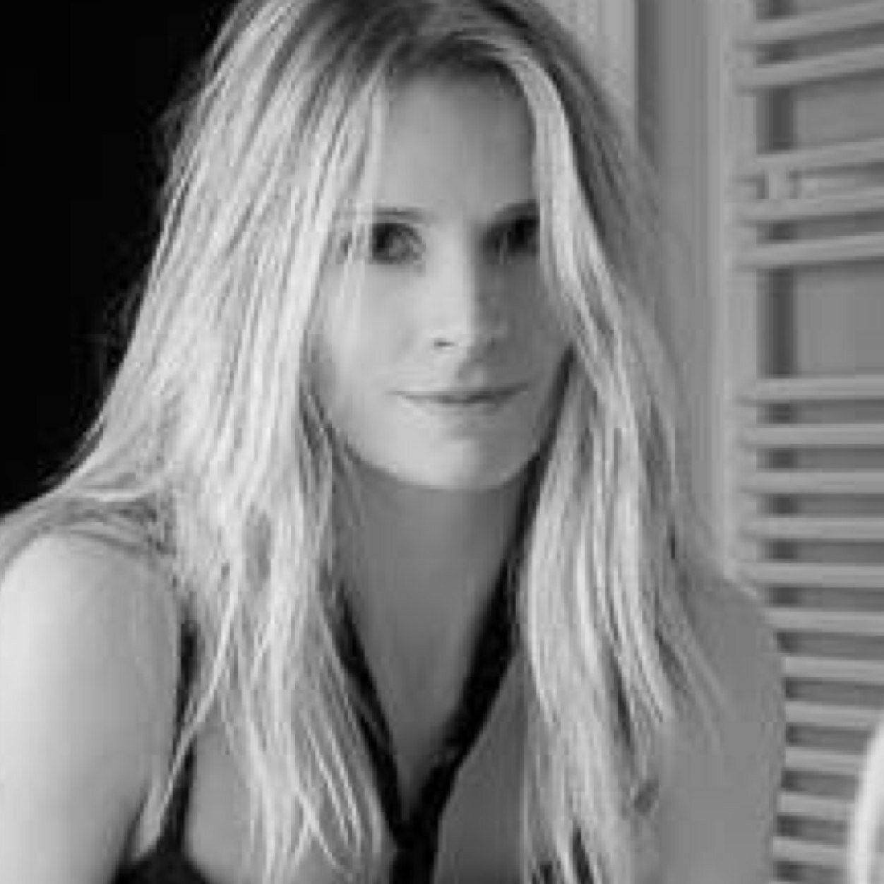 Gina marsh. Artist ,capturing erotic sensuality and bewitching landscapes