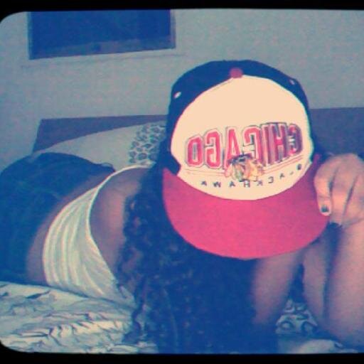Teamo de una forma tan especial que no necesito verte, solo saber que 
EXISTES♥. #FollowBack ♥Frases-Inspiradoras