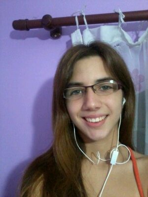 Sou na minha,bem observadora,não ligo para a aparência física e nem financeira  e sim para o carate,me importo com a AMIZADE e principalmente ao  AMOR.