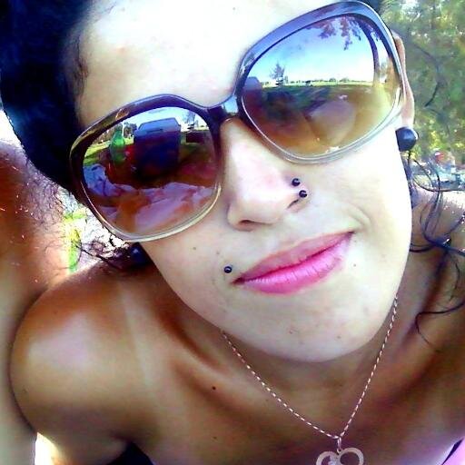 ♥ No seré Linda , ni tendré facha , pero te puedo sacar una sonrisa , cuando los otras te llenan de lagrimas :$♥
