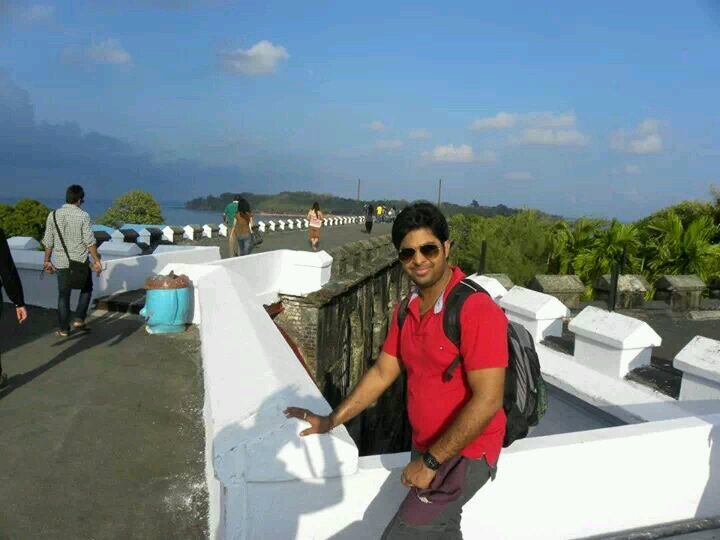 m a fun lovin n guy love 2 do adventures n shopin.love 2 travel all around d world.in short m a cool guy