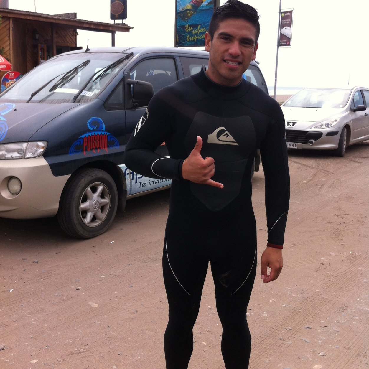 Surf, pole, libros, historia y política son mi preferencia. Liberal. Militante @AmplitudChile