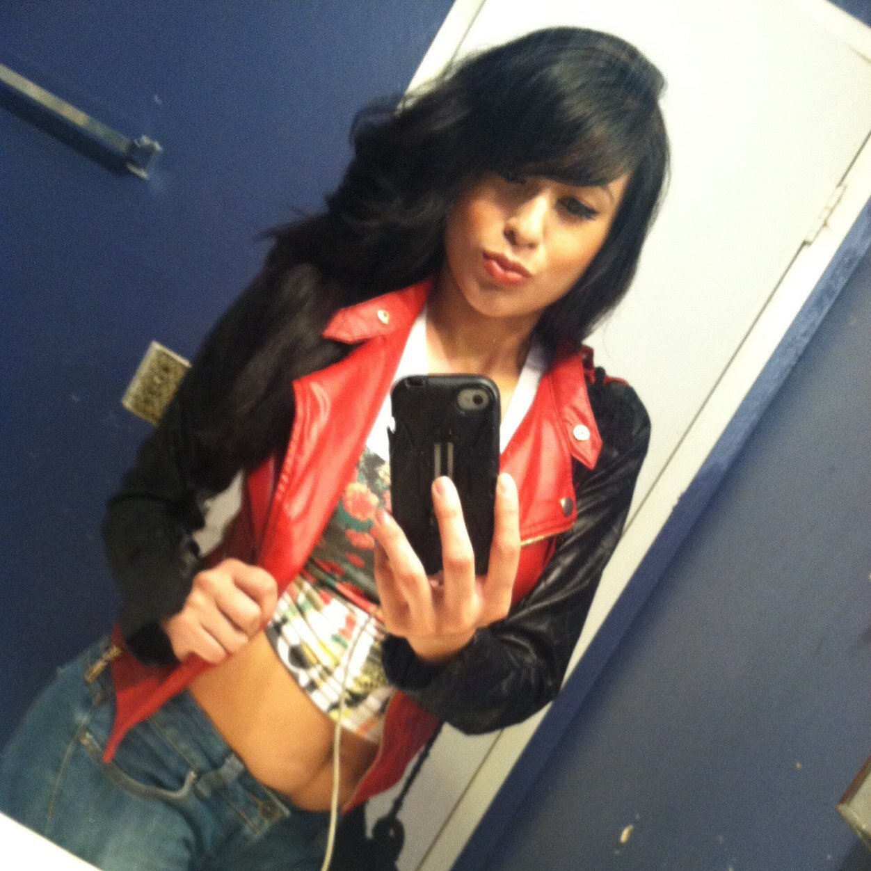 Fear no bitch & fuck a fake nigga !(; My world alehia marie 3Fallow me {;