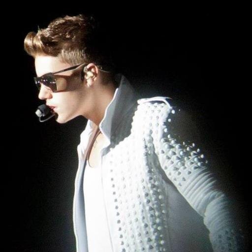 ∞ℬℯℓiℯbℯr ♡ To cry? You can run in circles.To give up yourself? Not! Never say Never.To throb?It throws a supra.My idol and his deep advices. @justinbieber