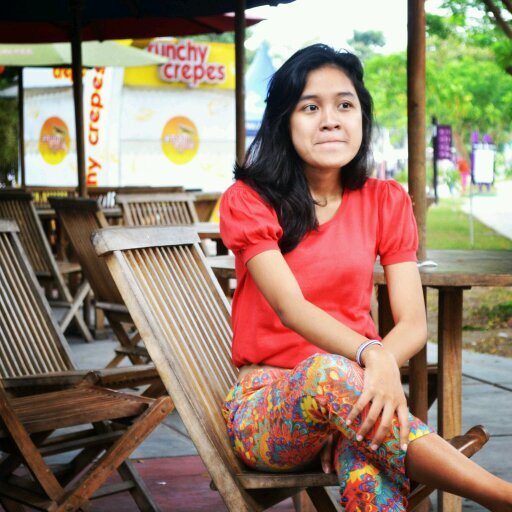 Stie Perbanas Surabya '12 |mirrors is my best friend