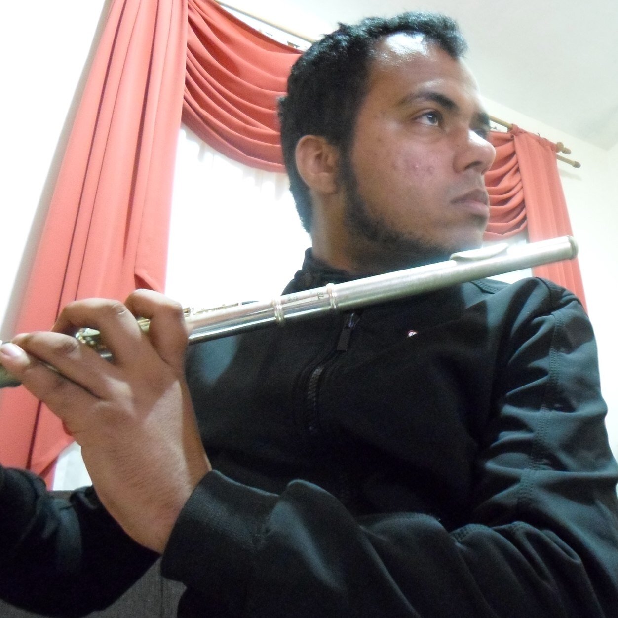 Sou flautista,baterista, baixista e tecladista...adoro a fusão entre música e tecnologia!!!