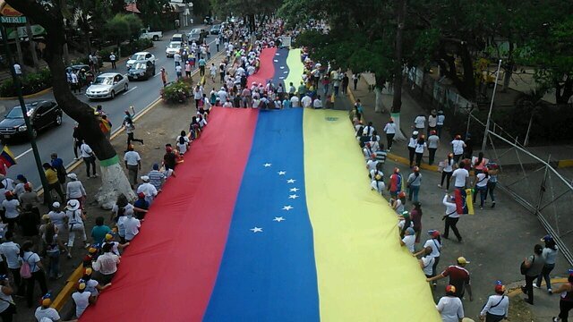 venezolano,guaro de corazón.sigueme y te sigo