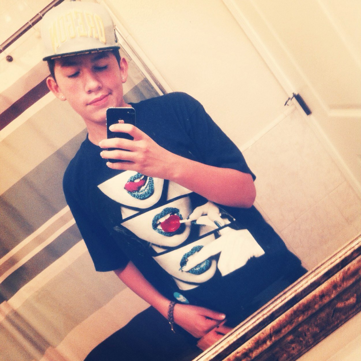 Follow me c;