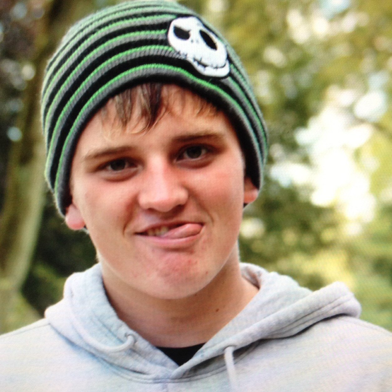 Irish, gamer, xbox person. Love music. Mostly mellow stuff.. I customize controllers. I play guitar and piano. I get more poon than George Clooney at cheeks.