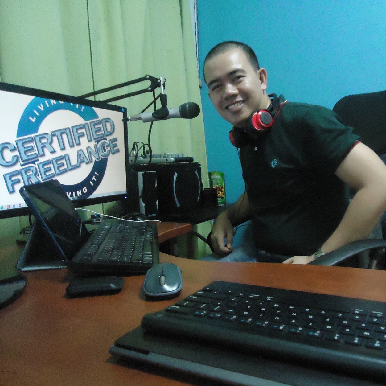 I help marketers, coaches, & entrepreneurs launch & maintain their podcasts & distribute to Spotify, iTunes & Stitcher. I edit audio, video, & manage podcasts.