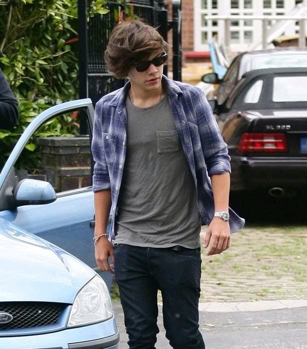 follow @forever_harric and ask for a follow back or I unfollow you:))