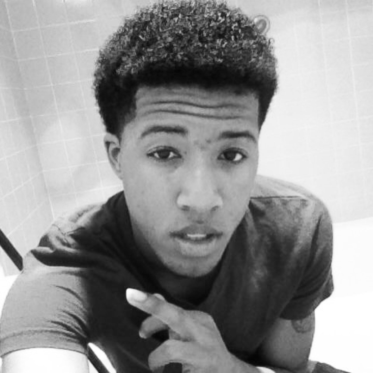 Im trying check a  until i see a million 
Serious features & bookings contact : youngleefeatures@gmail.com r.i.p charles