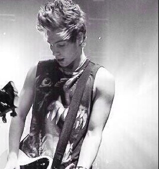 @chloe_5SOSx gave you a free follow:):):)
