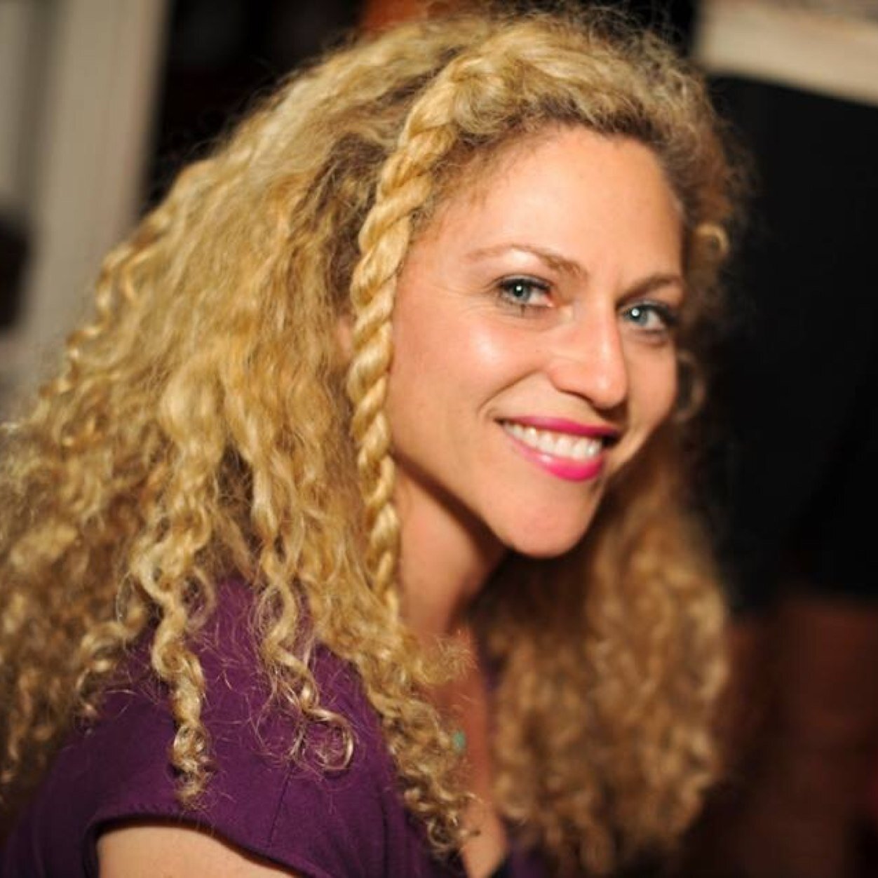 globalgodess's profile picture. I create Art Portals to Elevate Your Self and your State 🙌🏼 ❤️ + 🌹🌳 I love design, photography, painting, digital collage and deep personal exploration.