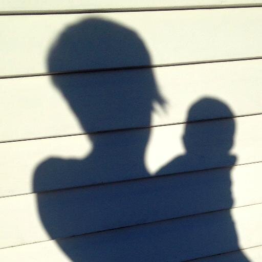 notanislandmum's profile picture. 