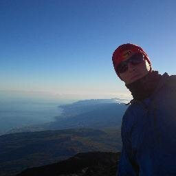 Trabajador y Voluntario en el sector de las Emergencias. Amante del mar y la montaña a corazón partio. Según mi título, Informático.