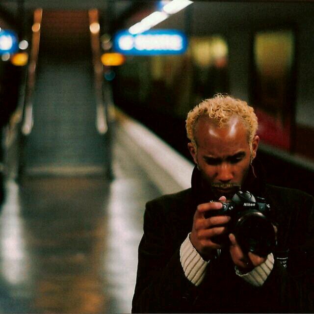- Artiste Protéiforme : photographe plasticien / vidéaste / Performer.
Engagé dans L'écologie mentale et Fondateur du CREADISME (1997)