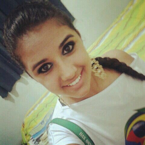 Liberte-se daqueles que não te querem bem, abra os seus olhos para o que você tem. Não se preocupe com a filosofia; faça valer a pena o seu dia a dia. ♪