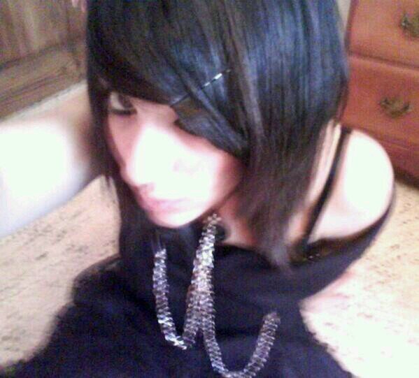 A femboy in love with music specifically of the emo variety vocalist, guitarist,songwriter for The Next Romantics #bi  #bvb #killjoys #mcrsavedme