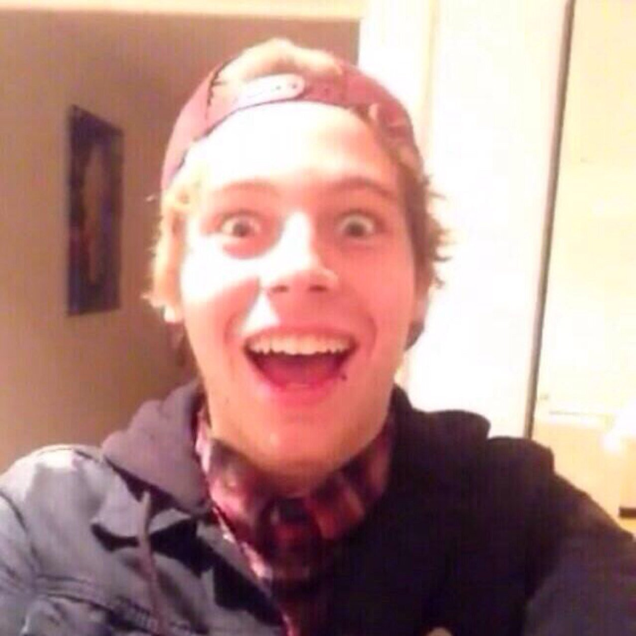 _Daniel53guzman's profile picture. Your shadow folows me all day, making sure that I'm okay, and we’re a million miles away.