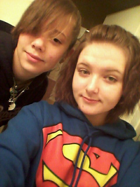 Bi f15. Love our troops.  Love being free. Love Justin Bieber.  Normal teen with alot to say.