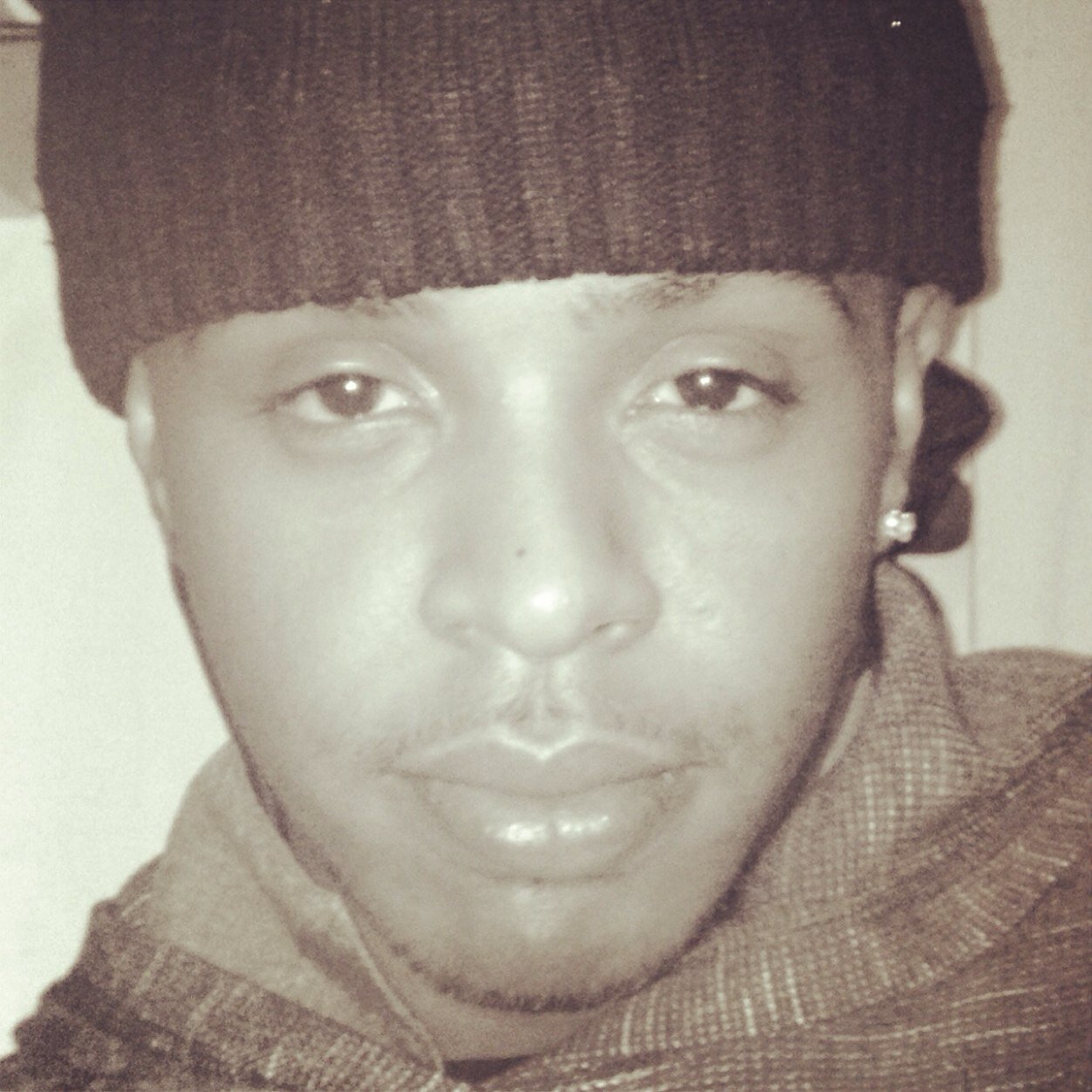 JamesJlyons27's profile picture. 