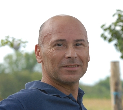 dr.Géza Sikos hajbeültetés-hajátültetés specialista. plastic surgeon,hair transplant expert Budapest,Hungary. since 1992 Phone+36203733087
e-mail: info@sikos.hu