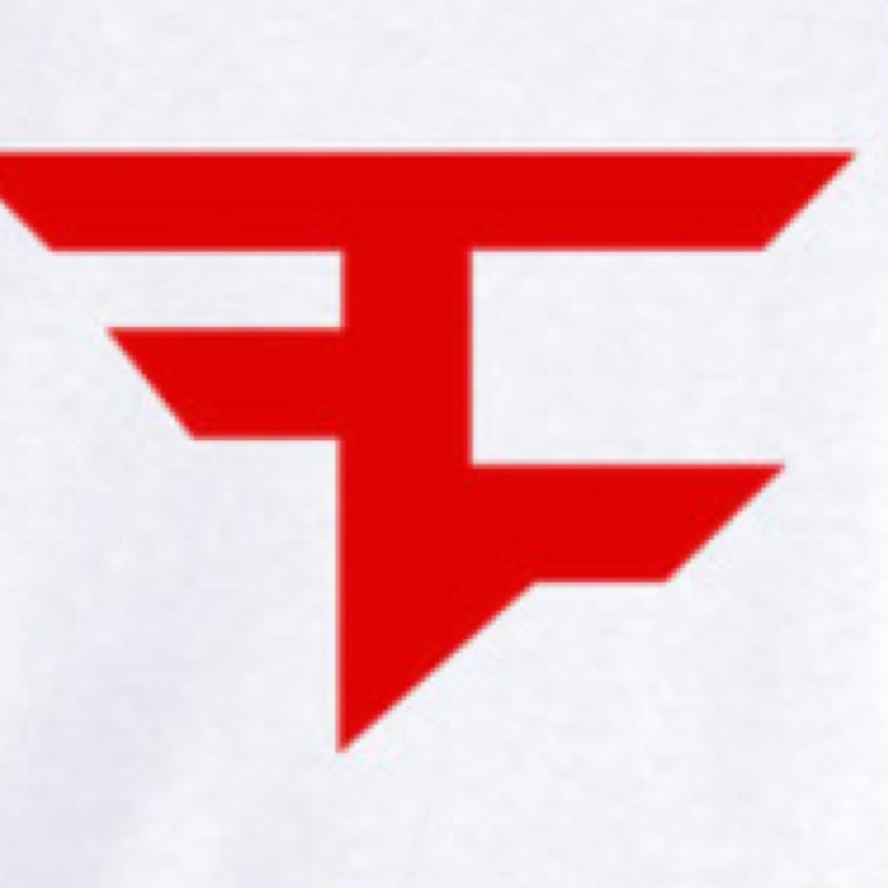 Hi! I'm a mid rank faze member along with a gamma labs and gioteck sponsor. Gamertag (xbox only): vFederation (soon to be FaZe Aviiator. PT'ing in MLG Anahiem